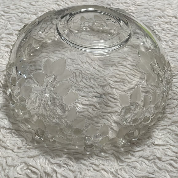 Mikasa Crystal Floral Clear Round bowl EUC - Picture 2 of 5